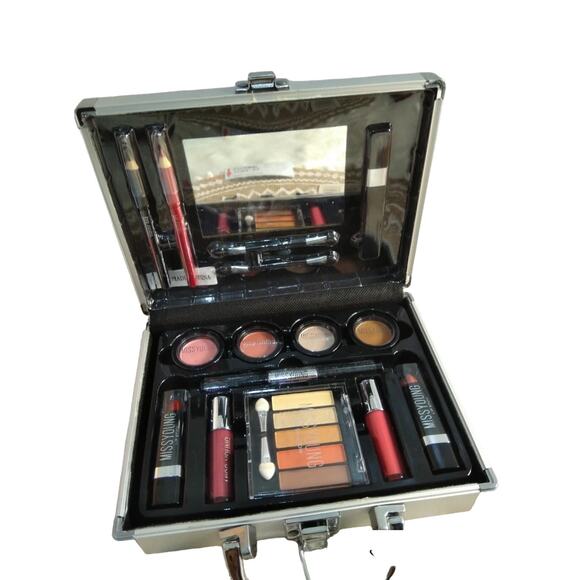 MissYoung Makeup Set - Picture 1 of 3